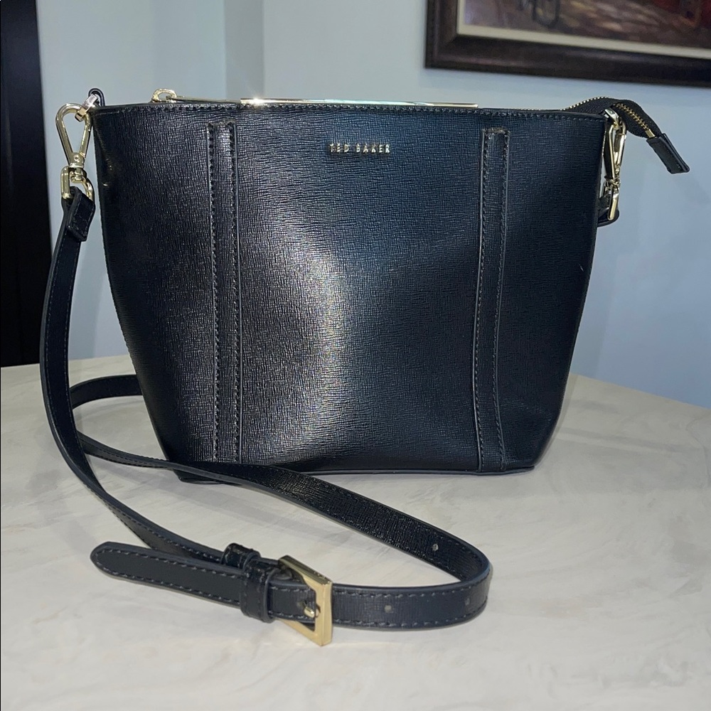 New/out Tags!! ✨ “Ted Baker” Women’s Black Leather Crossbody Bag w/Gold Accents